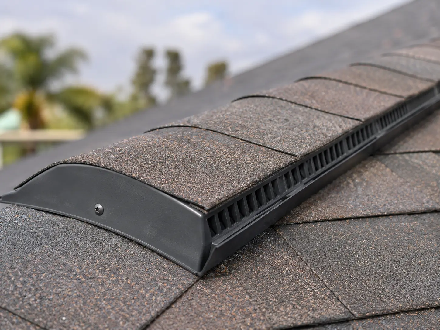Detalhe de Cumeeira Ventilada Shingle instalada pela SteelSert